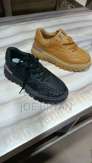Fashion Pure Black Sneaker for All