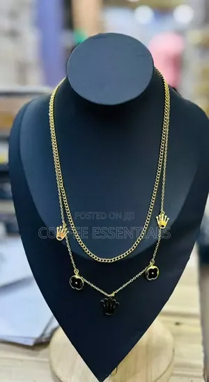 Female Neckpiece
