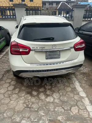 Mercedes-Benz GLA 250 2016 Off white