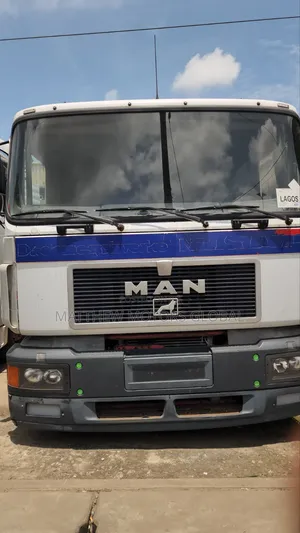 Clean Foreign Used Man Diesel Truck 8 Tires.