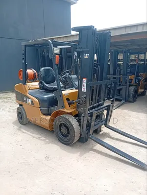 2.5tons Caterpillar Gas Forklift