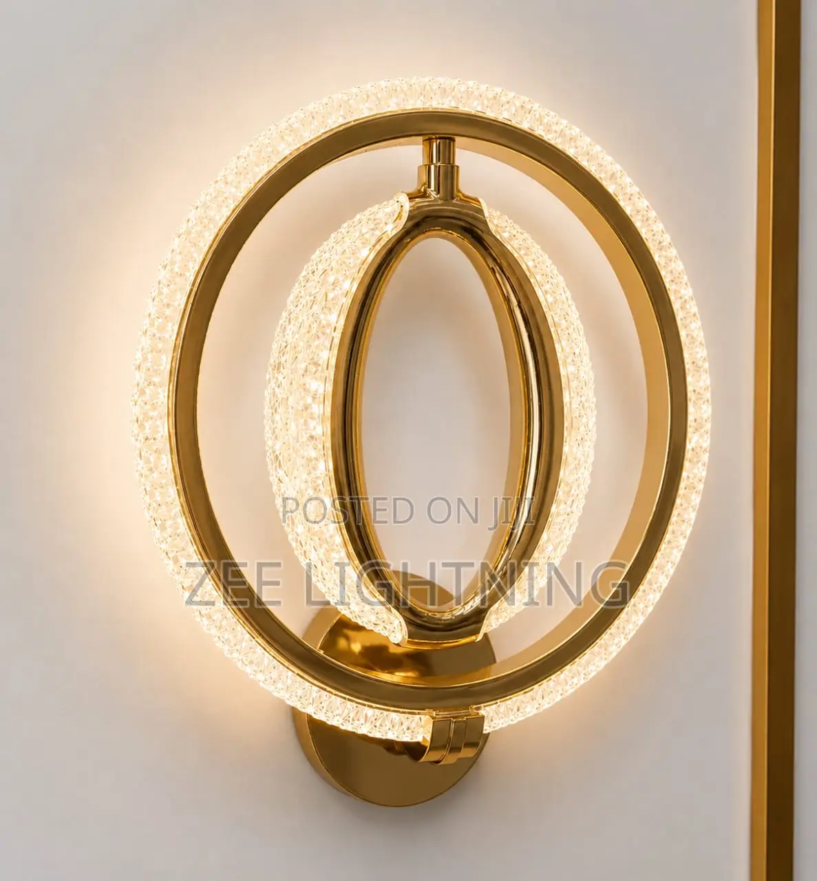 Shining Gold Wall Bracket With Top Notch Quality