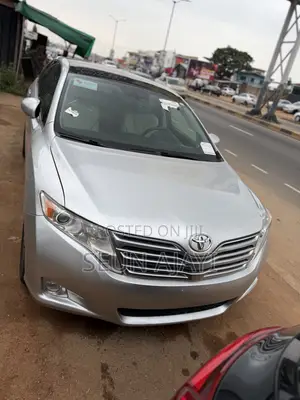 Toyota Venza LE 2010 Silver
