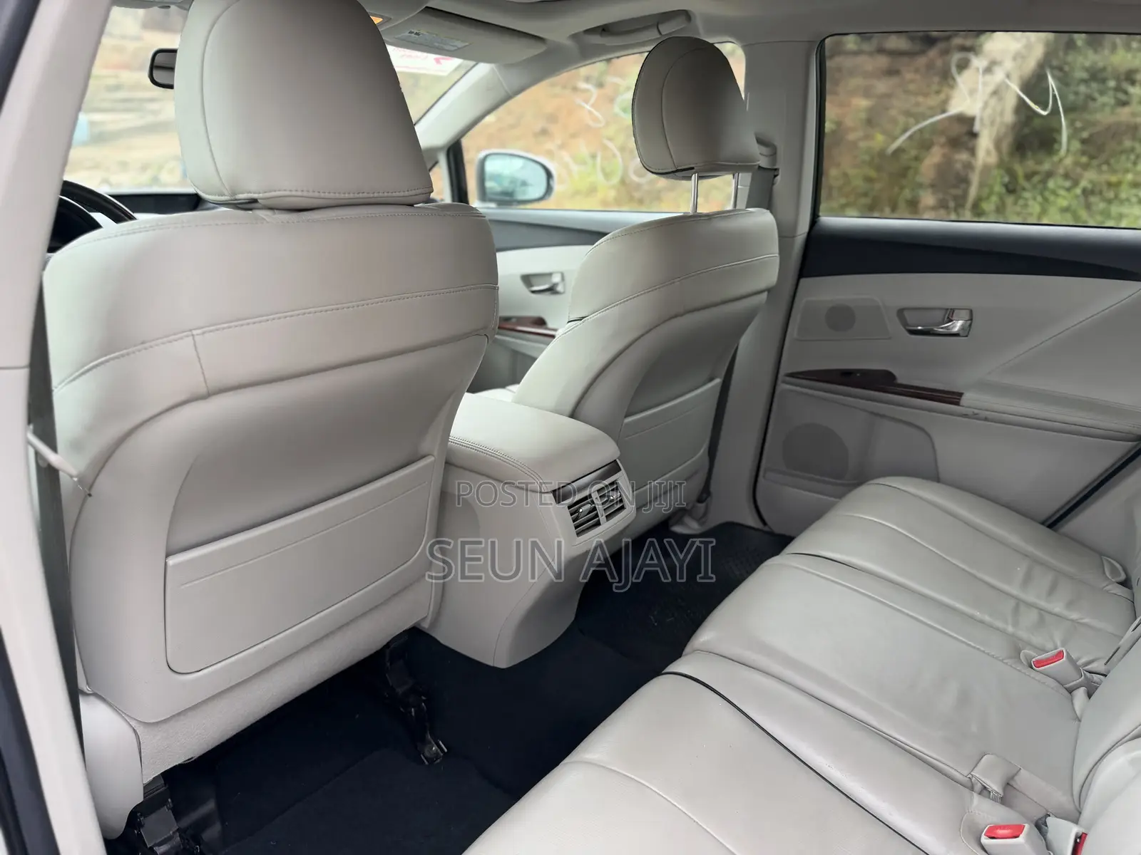 Toyota Venza LE 2010 Silver