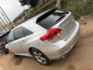 Toyota Venza LE 2010 Silver