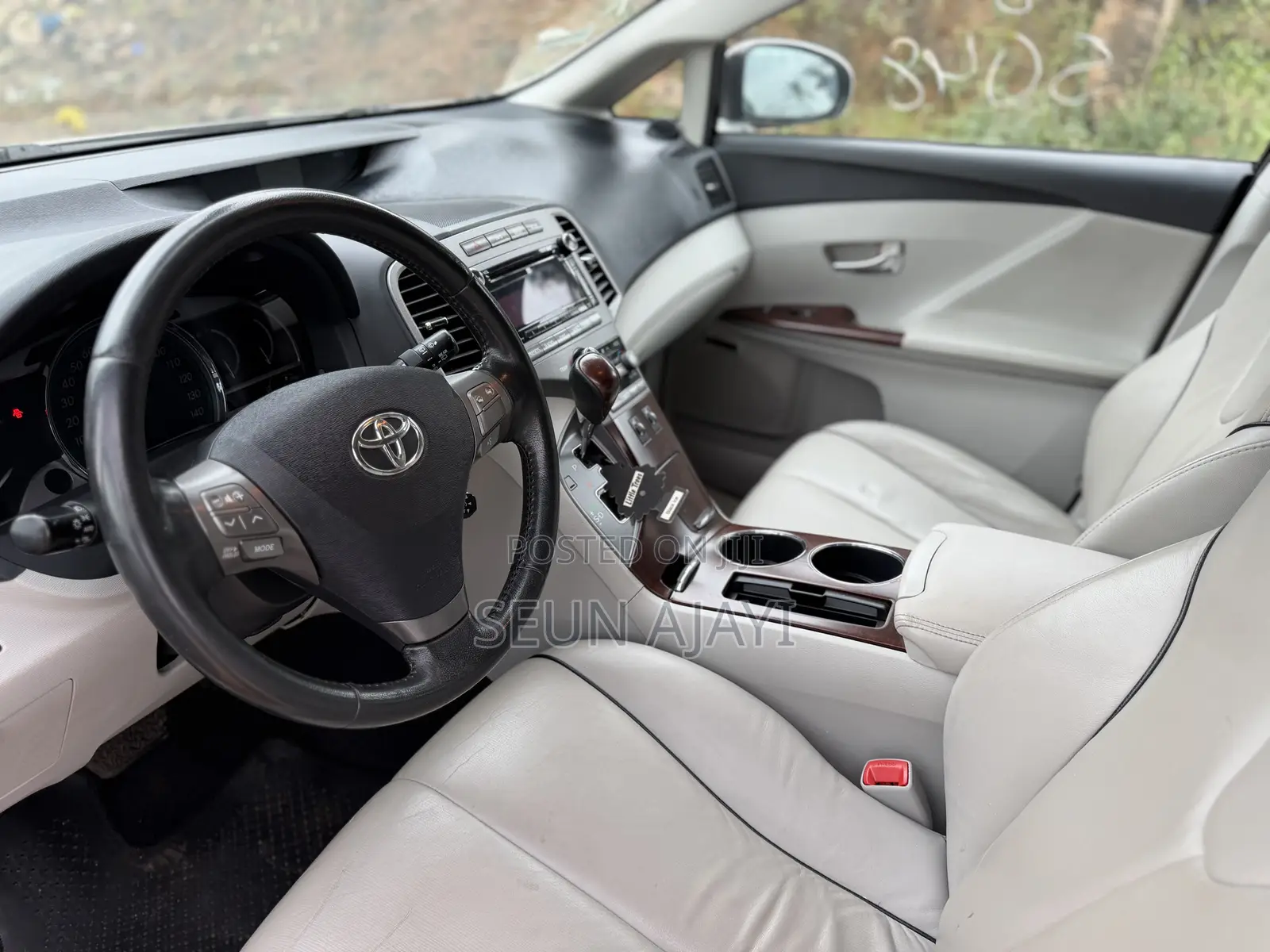 Toyota Venza LE 2010 Silver