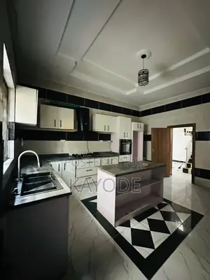 5bdrm Duplex in Idado for rent