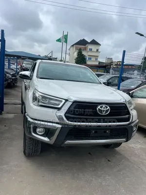 Toyota Hilux 2021 White