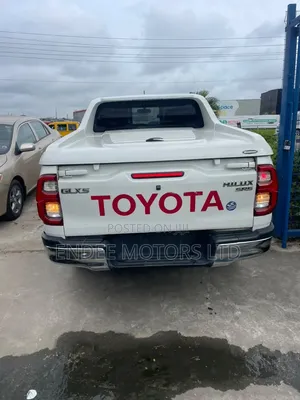 Toyota Hilux 2021 White