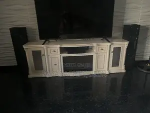 Beautiful Cream-Coloured TV Stand With a Classic Luxury Design.