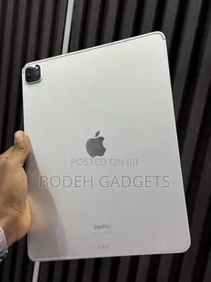 Apple iPad Pro 12.9 (2022) 128 GB Silver