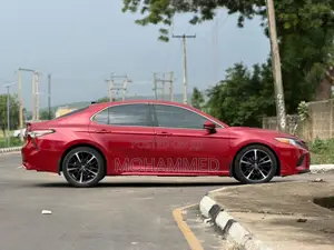 Toyota Camry 2019 Maroon