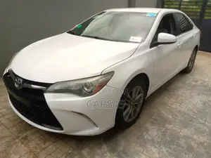 Toyota Camry SE 4dr Sedan (2.5L 4cyl 6A) 2016 White