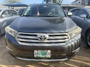 Toyota Highlander SE 2011 Gray