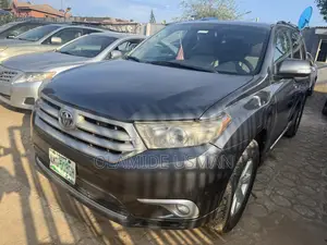 Toyota Highlander SE 2011 Gray