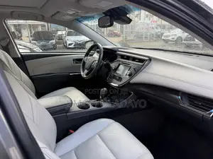 Toyota Avalon Limited Sedan FWD (3.5L 6cyl 6A) 2017 Gray