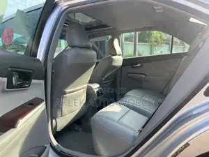 Toyota Camry XLE V6 4dr Sedan (3.5L 6cyl 6A) 2013 Silver