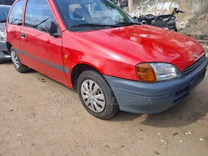 Toyota Starlet 1999 Red