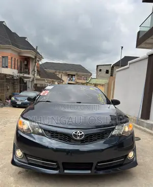 Toyota Camry SE V6 4dr Sedan (3.5L 6cyl 6A) 2013 Gray