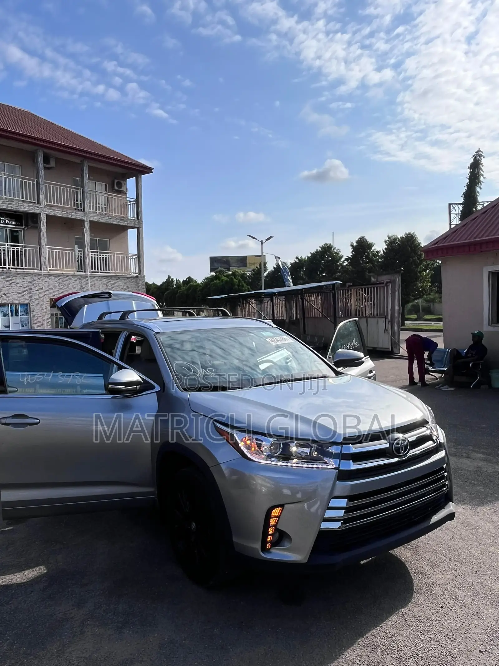 Toyota Highlander XLE 4dr SUV AWD (3.5L 6cyl 6A) 2015 Silver