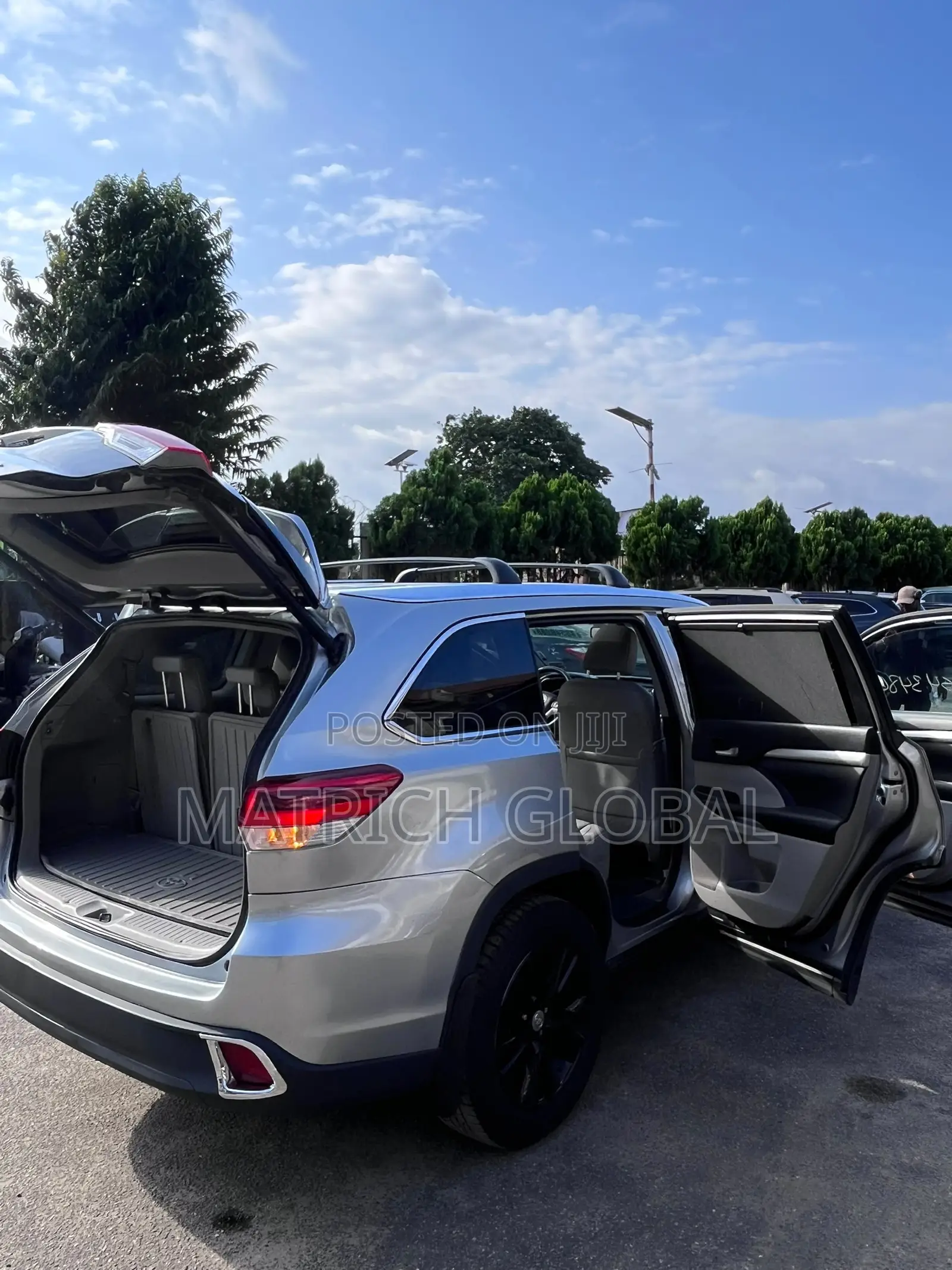 Toyota Highlander XLE 4dr SUV AWD (3.5L 6cyl 6A) 2015 Silver
