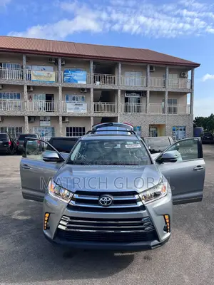 Toyota Highlander XLE 4dr SUV AWD (3.5L 6cyl 6A) 2015 Silver