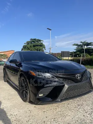 Toyota Camry XLE FWD (2.5L 4cyl 8AM) 2018 Black