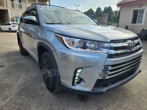 Toyota Highlander XLE 4dr SUV AWD (3.5L 6cyl 6A) 2015 Silver