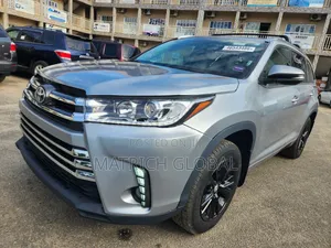 Toyota Highlander XLE 4dr SUV AWD (3.5L 6cyl 6A) 2015 Silver
