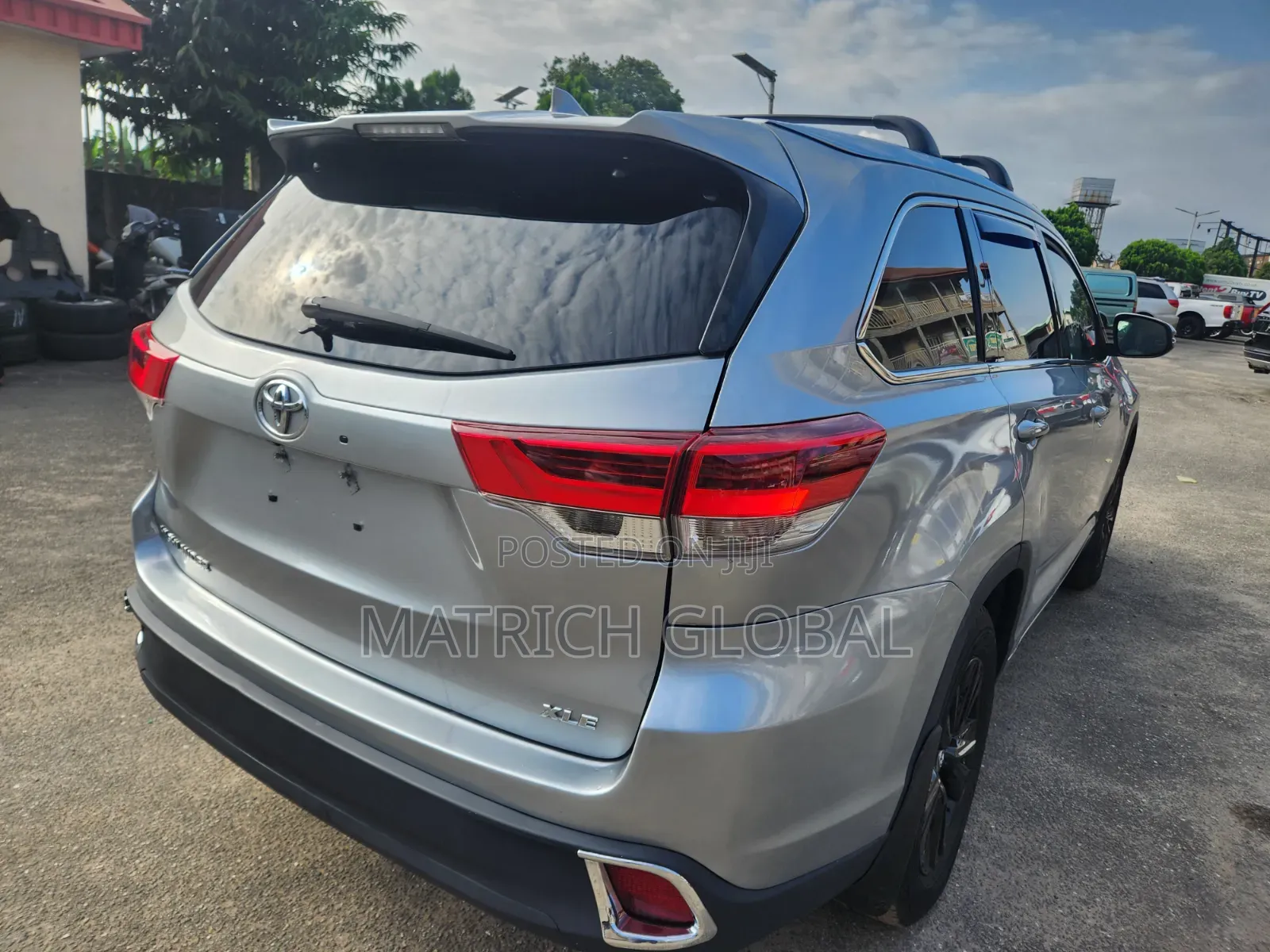 Toyota Highlander XLE 4dr SUV AWD (3.5L 6cyl 6A) 2015 Silver