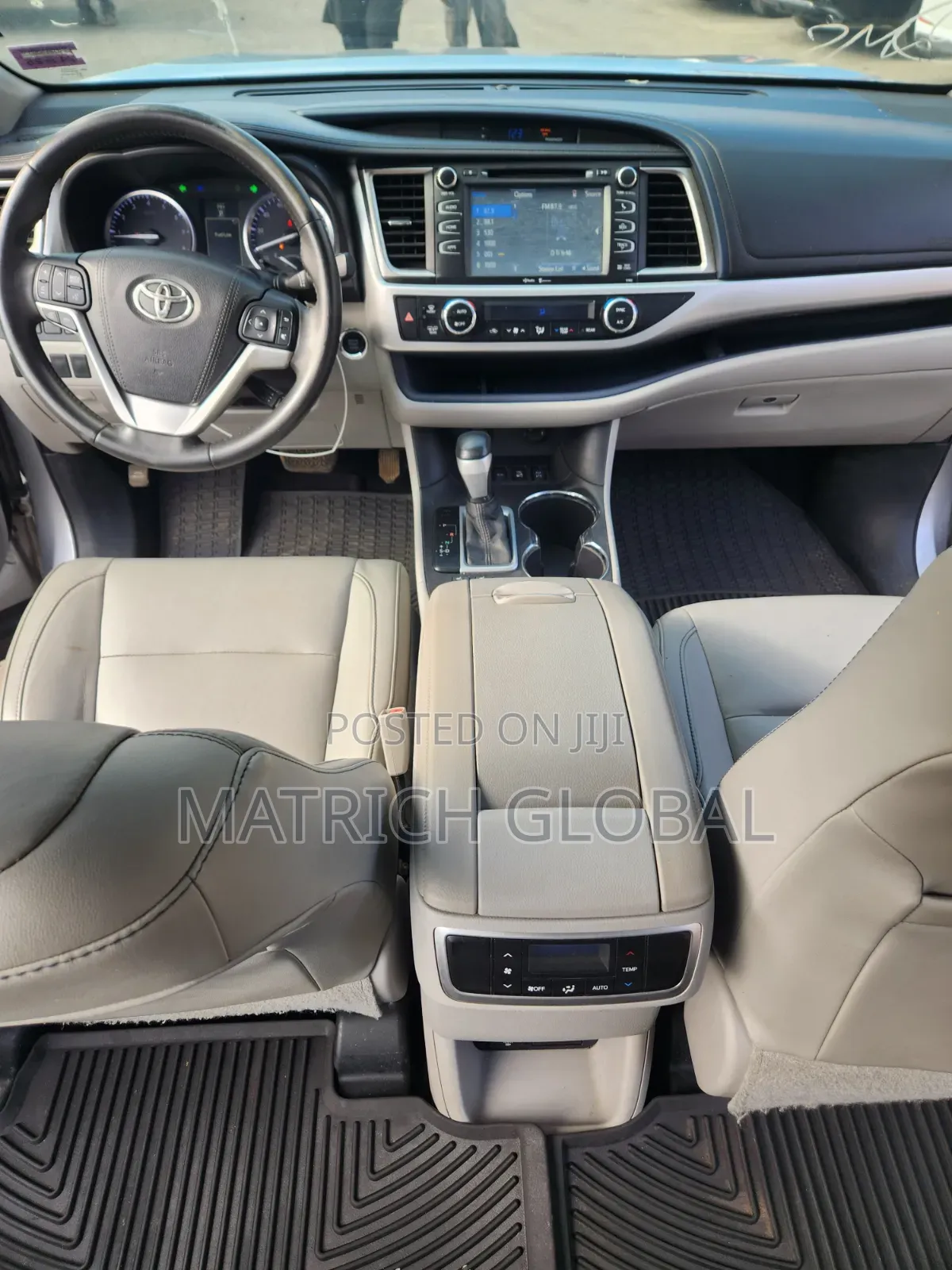 Toyota Highlander XLE 4dr SUV AWD (3.5L 6cyl 6A) 2015 Silver