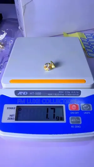 Stictly New Gold 18karat Ear Ring