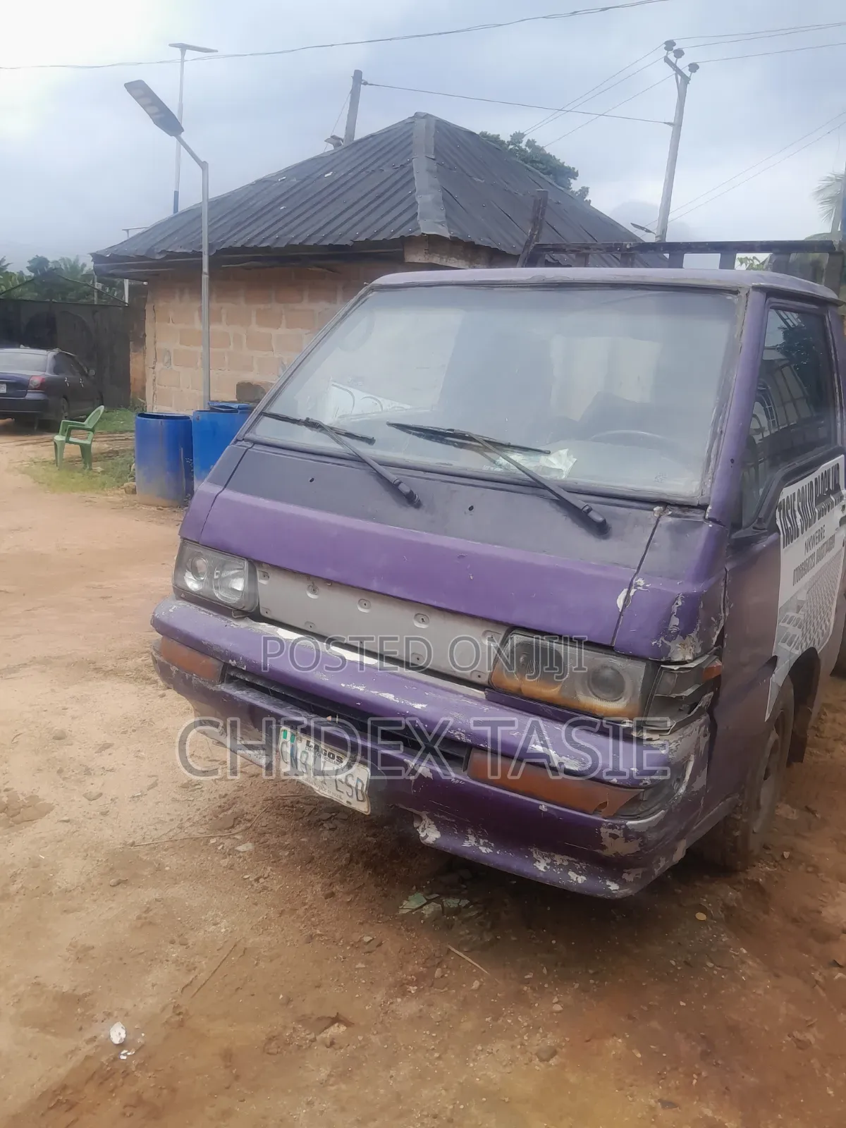 Mitsubishi L300 1995 Brown