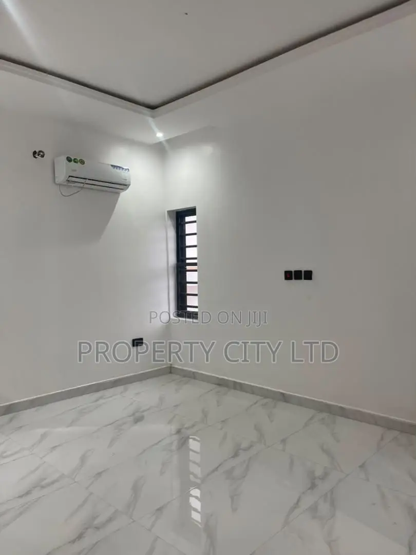 3bdrm Apartment in Ikeja Gra for rent