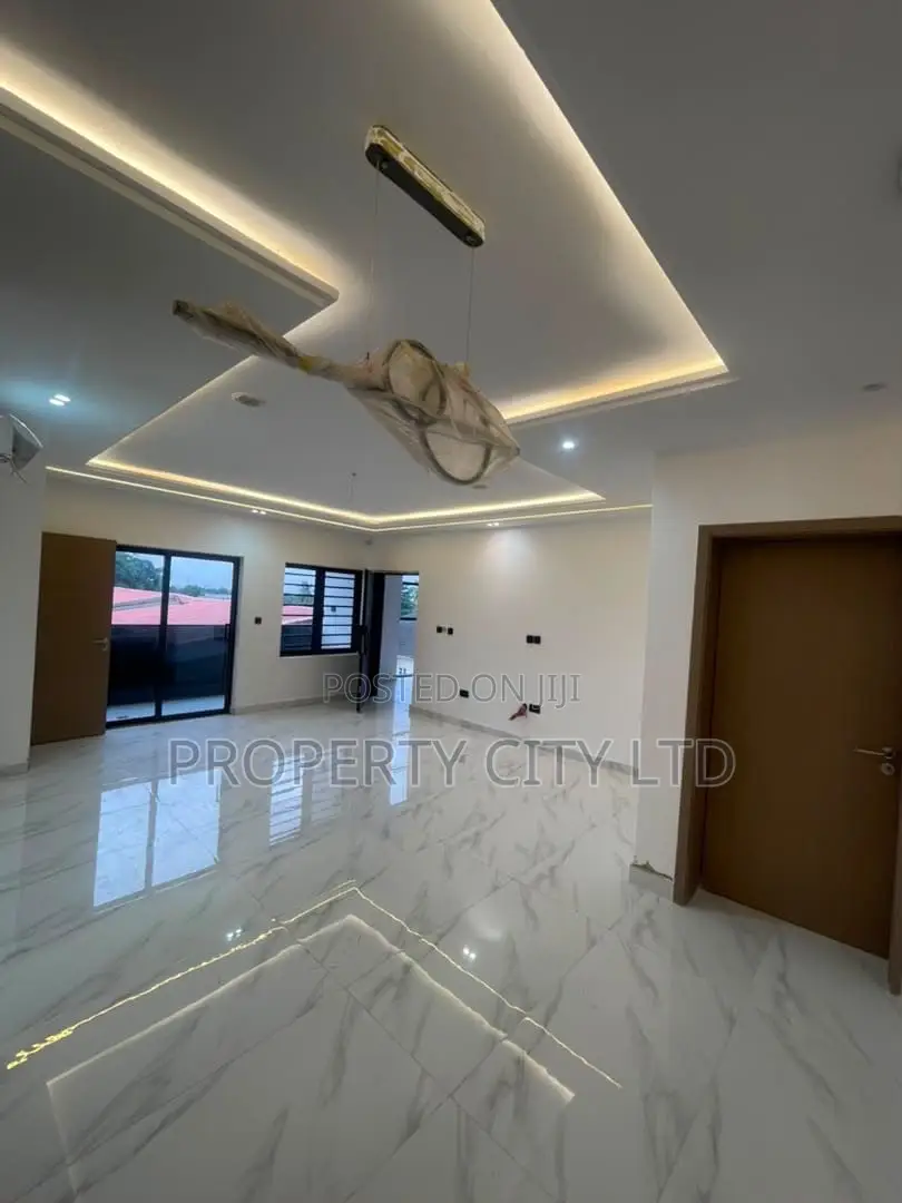 3bdrm Apartment in Ikeja Gra for rent