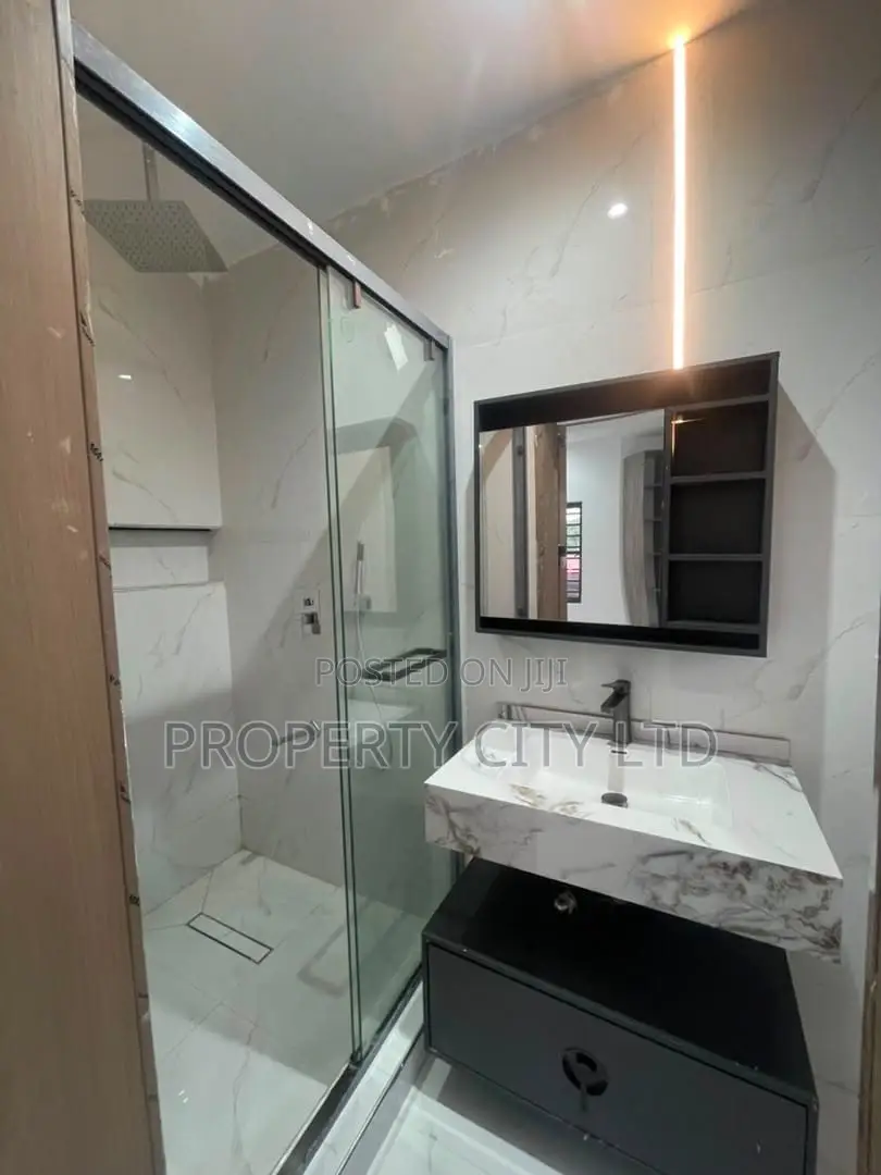 3bdrm Apartment in Ikeja Gra for rent