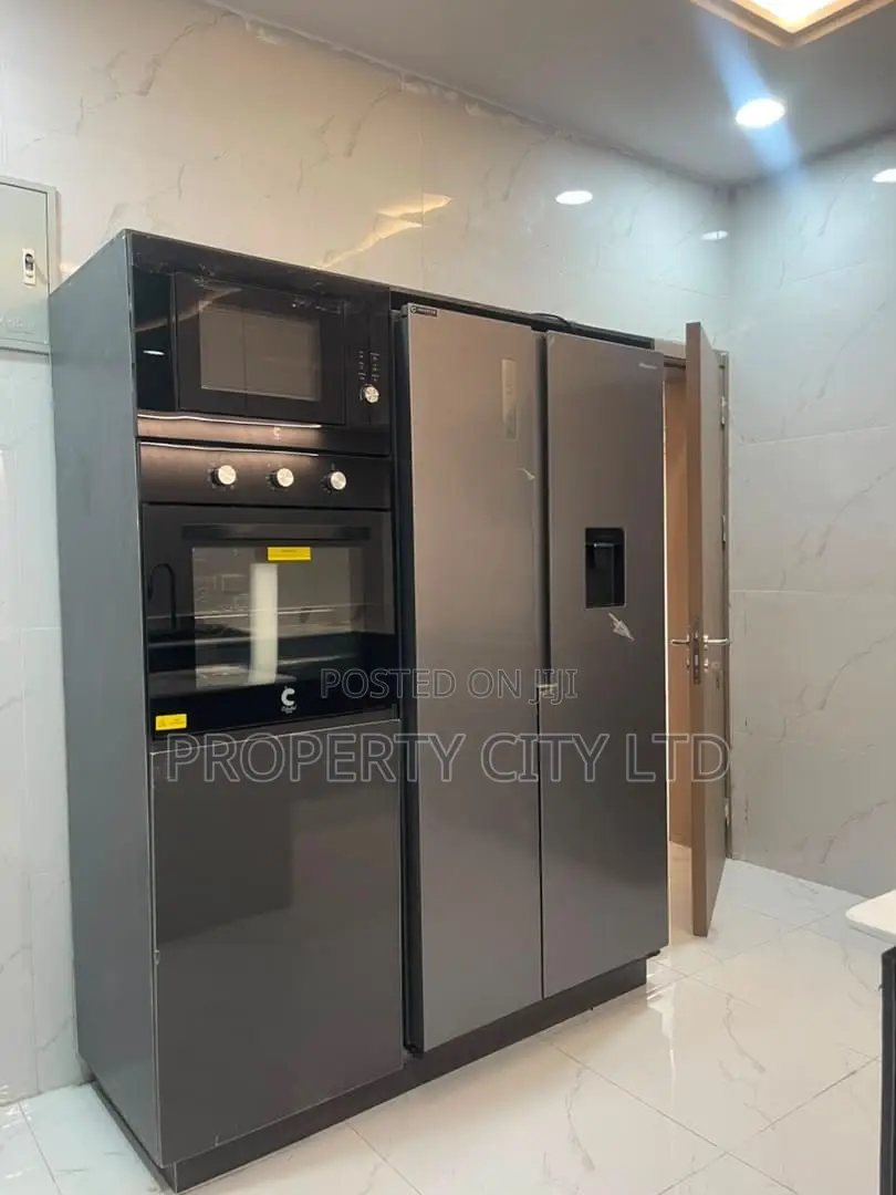 3bdrm Apartment in Ikeja Gra for rent