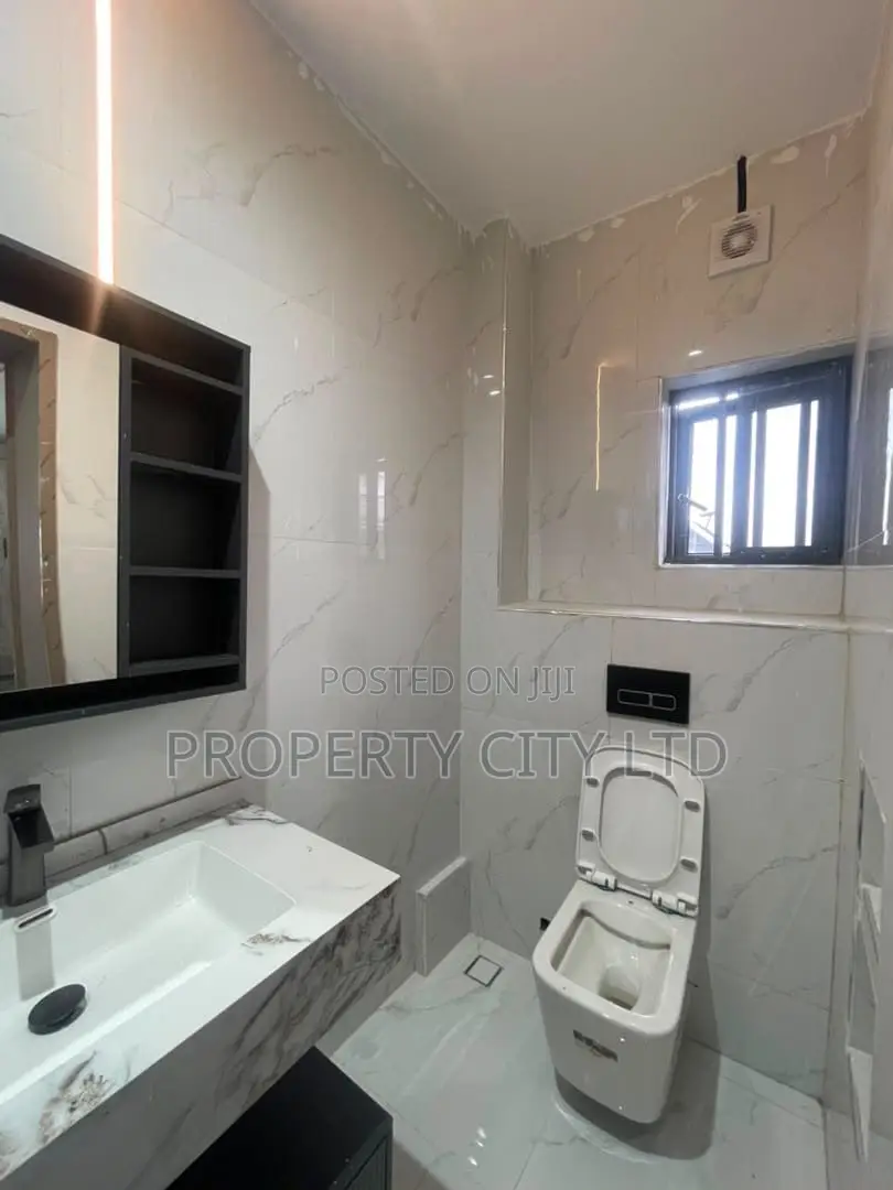 3bdrm Apartment in Ikeja Gra for rent