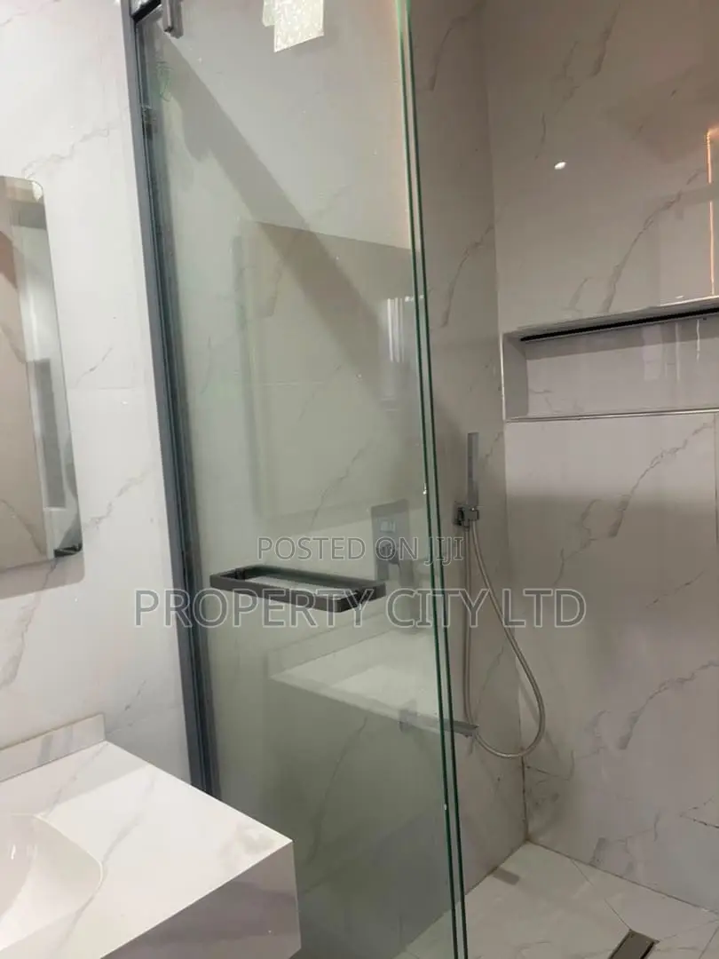 3bdrm Apartment in Ikeja Gra for rent