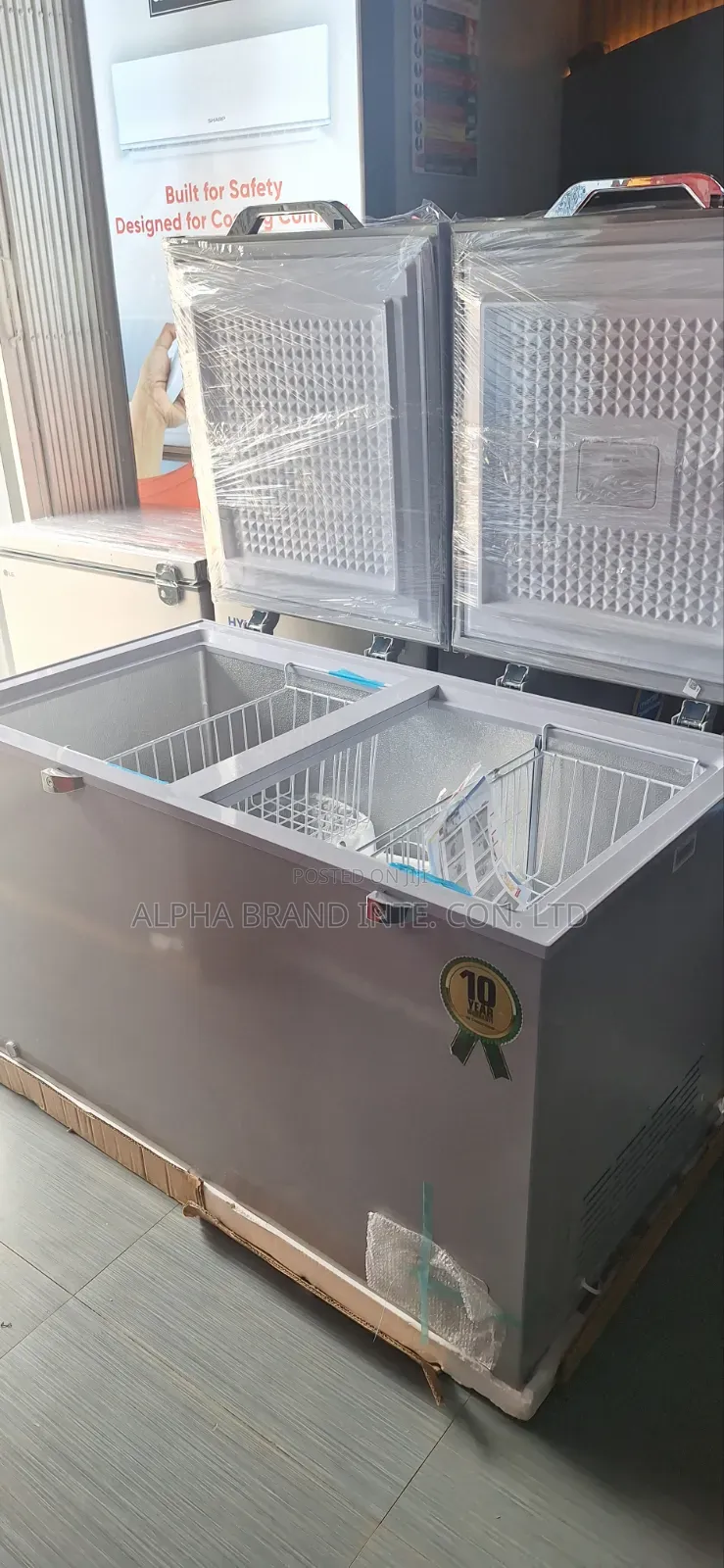 Scanfrost 400lt Inverter Freezer