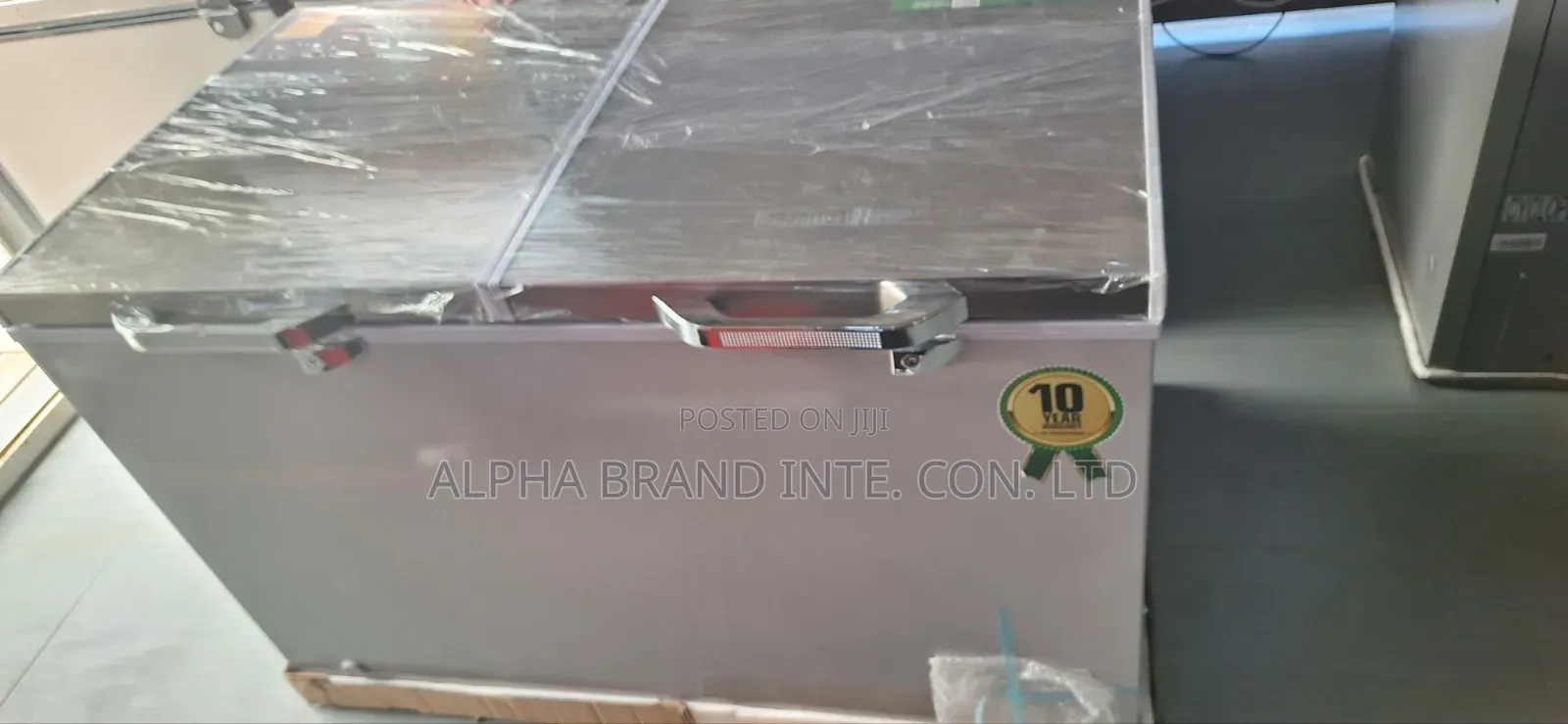 Scanfrost 400lt Inverter Freezer