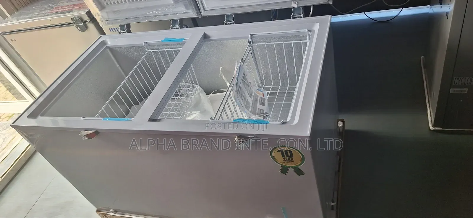 Scanfrost 400lt Inverter Freezer