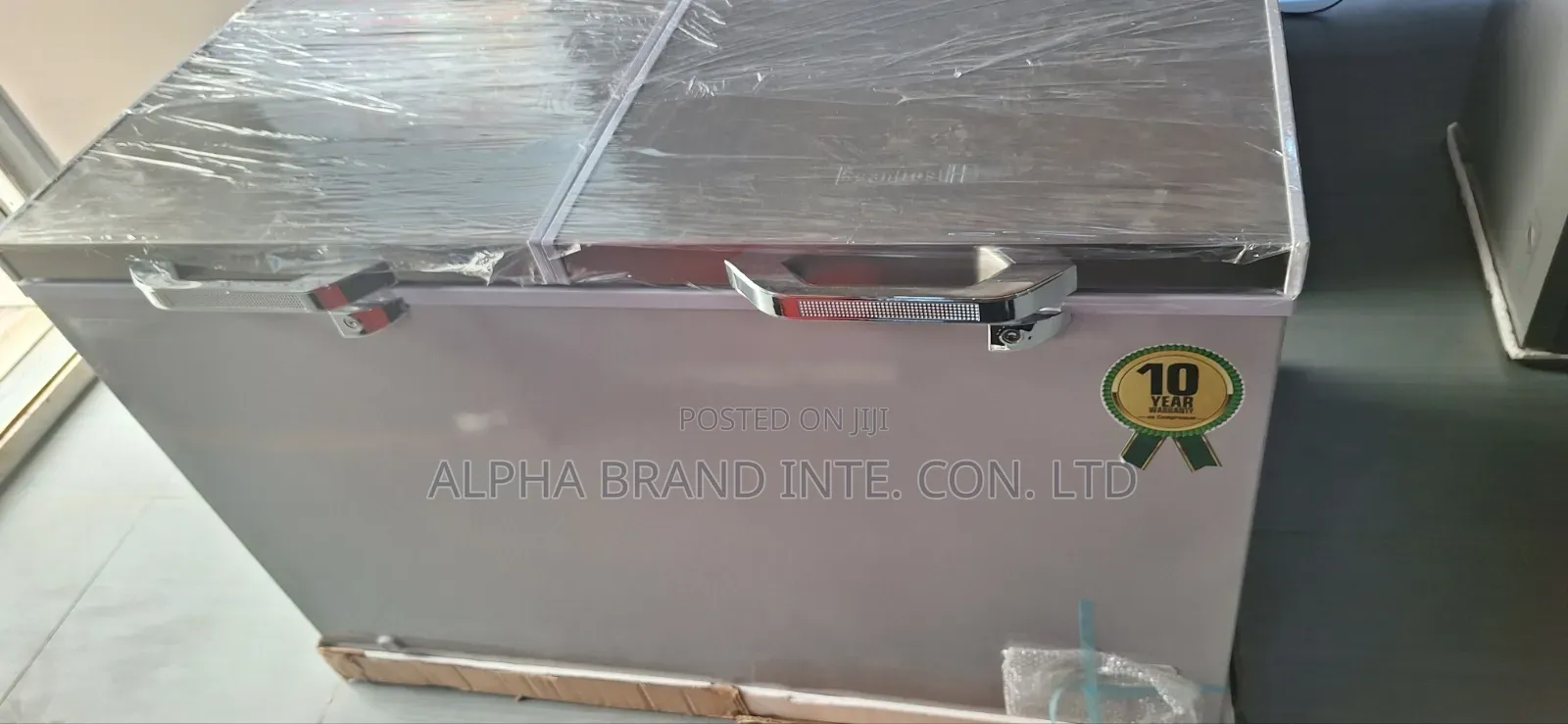 Scanfrost 400lt Inverter Freezer