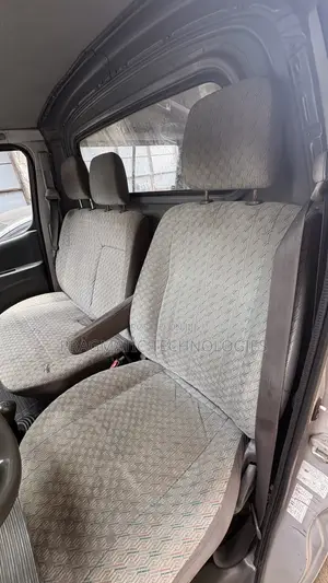 Toyota HiAce 2002 Silver