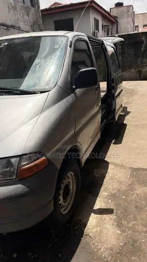 Toyota HiAce 2002 Silver