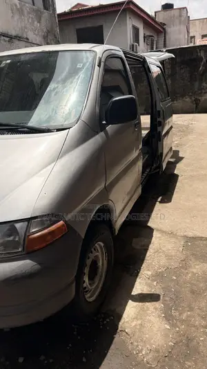 Toyota HiAce 2002 Silver