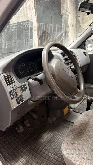 Toyota HiAce 2002 Silver