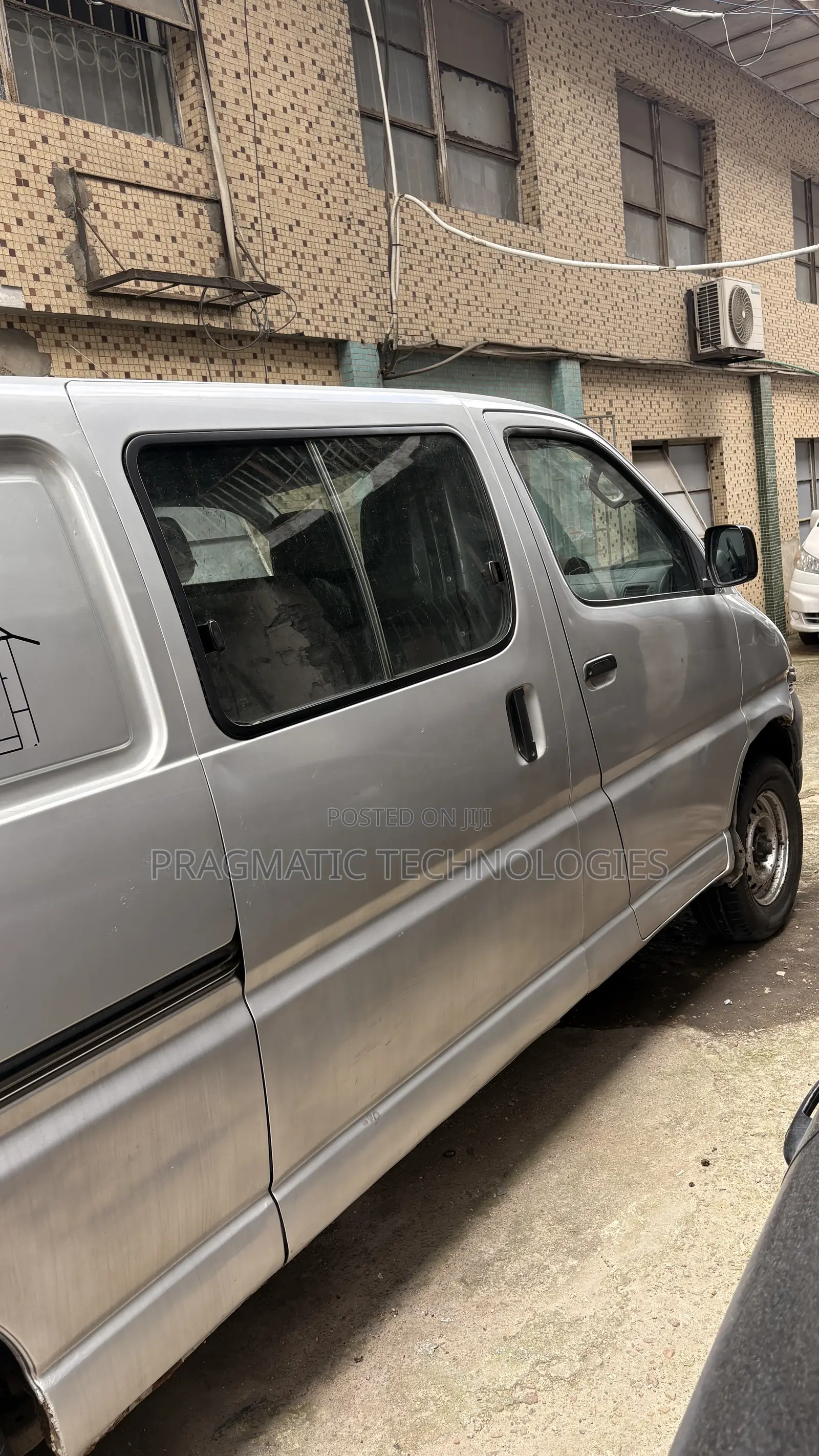 Toyota HiAce 2002 Silver