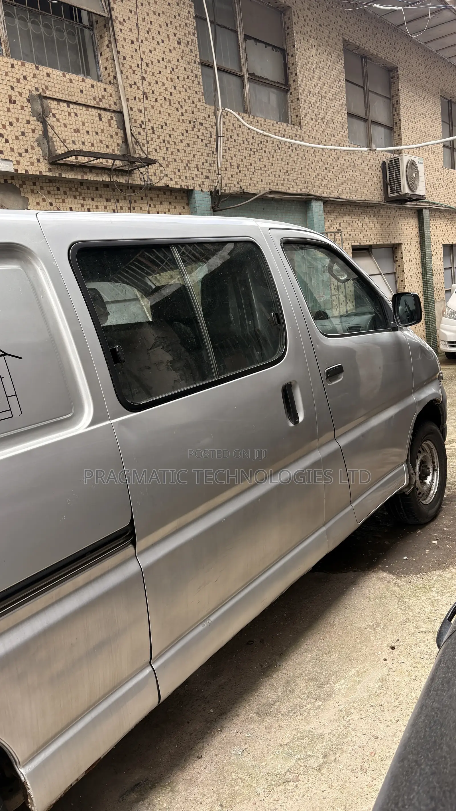 Toyota HiAce 2002 Silver