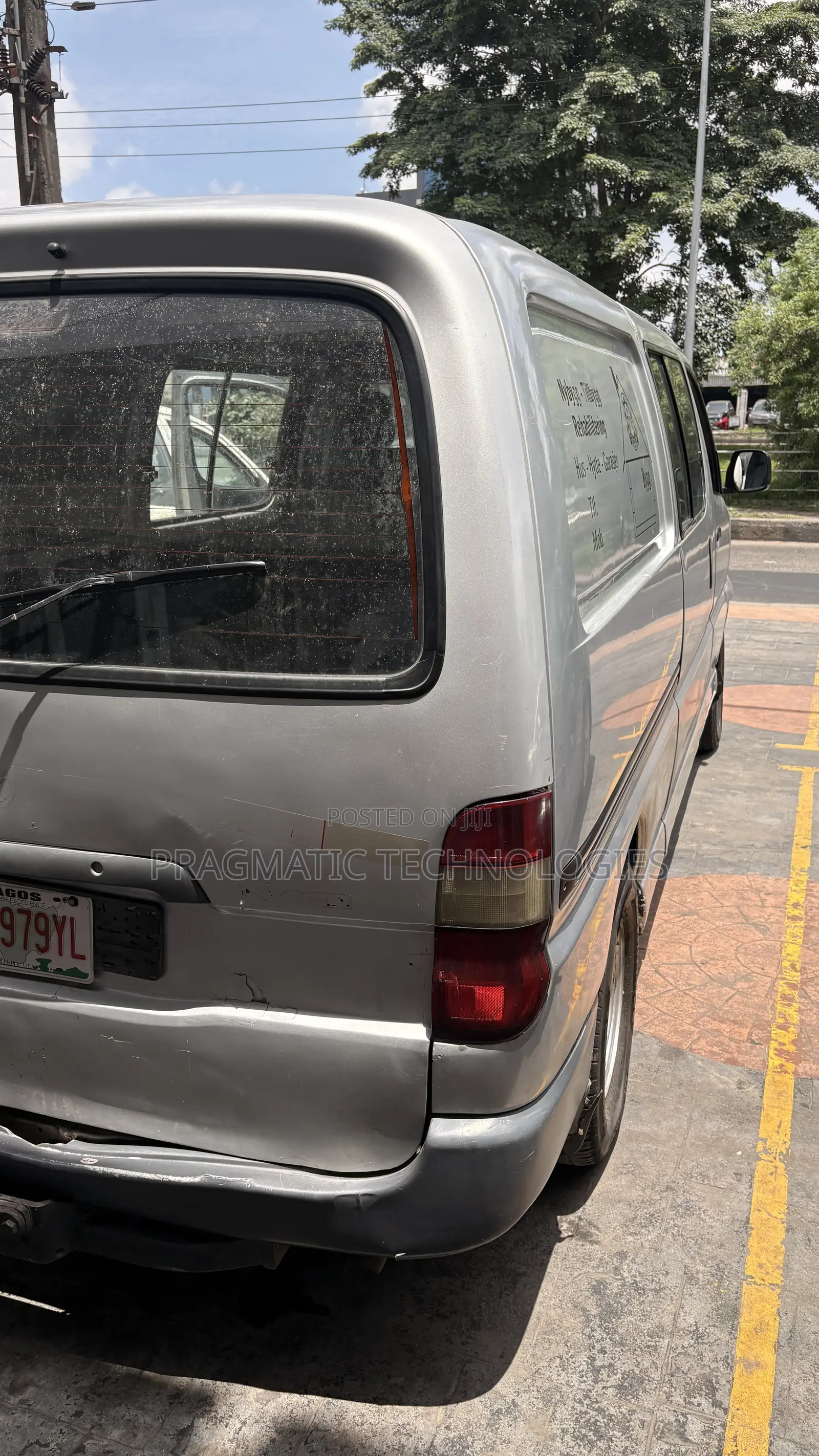 Toyota HiAce 2002 Silver